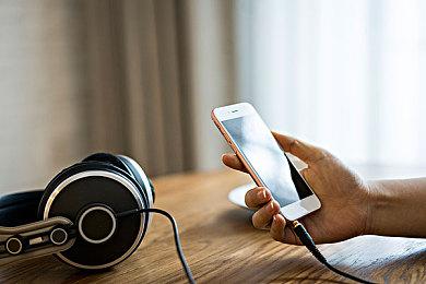 特别好评的塔防游戏《糖果灾难》已于11月12日正式发售